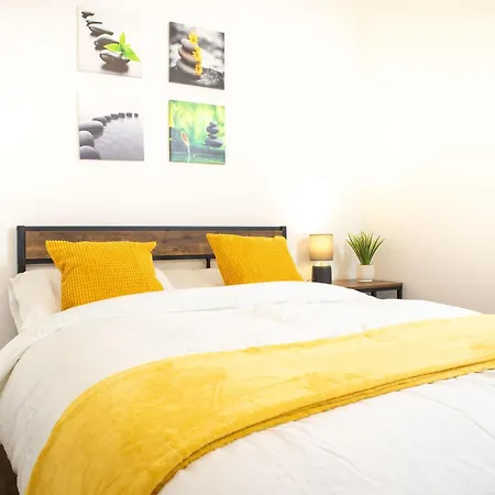 Central 2 Bed 2 Bath Apartment Near Brighton College, Beach, Hospital - Long Stay Offers Exterior photo