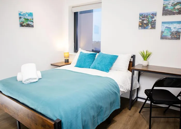 Central 2 Bed 2 Bath Apartment Near Brighton College, Beach, Hospital - Long Stay Offers
