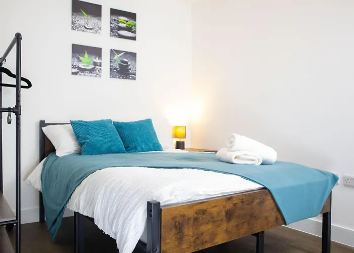 Central 2 Bed 2 Bath Apartment Near Brighton College, Beach, Hospital - Long Stay Offers